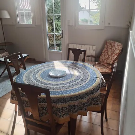 Chez Jeannine Gouville